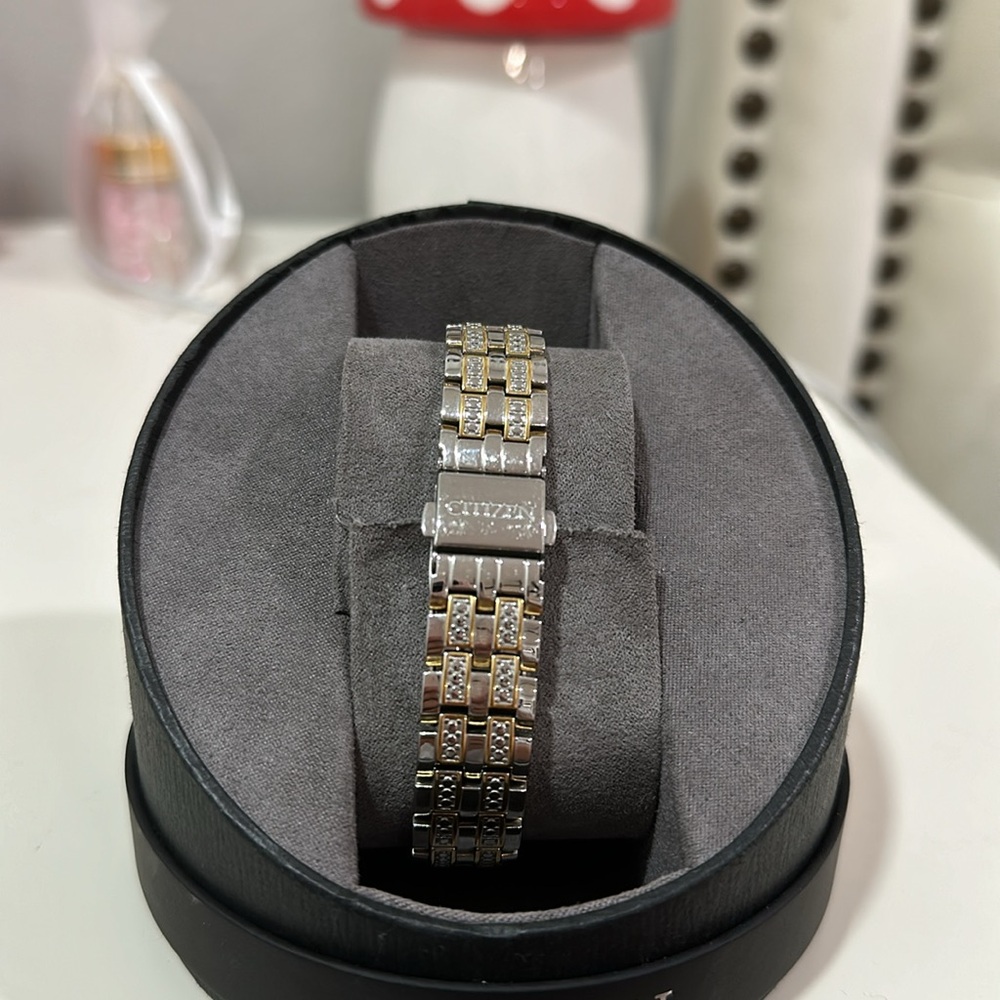 Watch - Picture 2 of 3